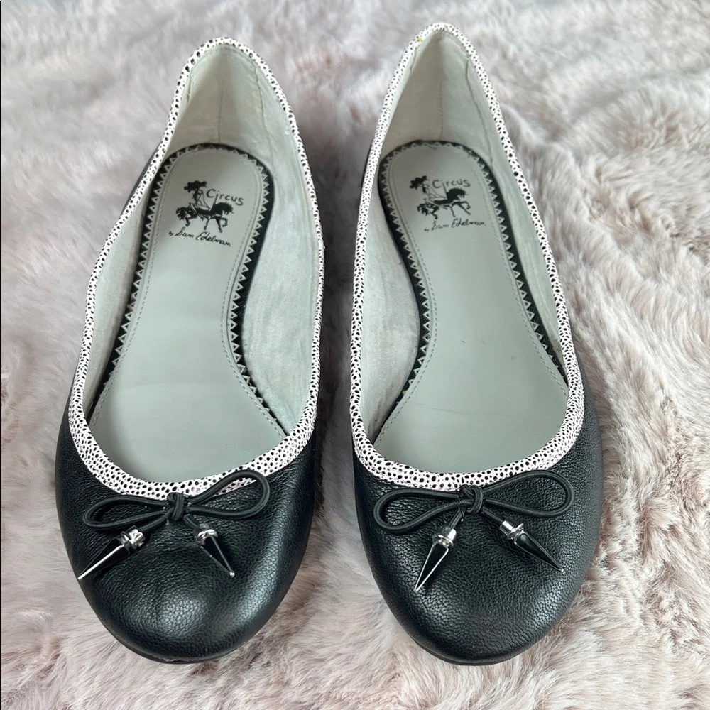 Circus by Sam Edelman Black Flats with Metal Spike Bows & Light Pink Trim | 8M - Picture 1 of 9